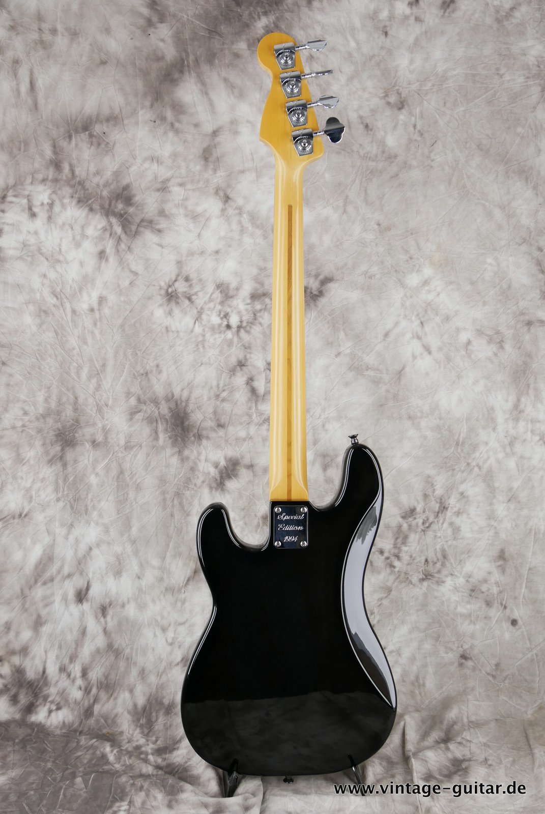 Fender Precision-Bass-1994-limited-edition-black-004.JPG